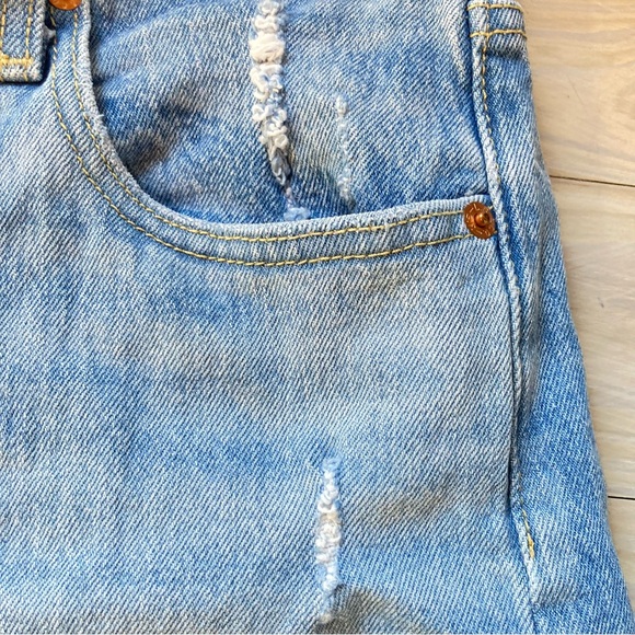 LEVIs Ribcage Short Distressed Frayed  Button Fly Shorts Womens 28 - Picture 9 of 15